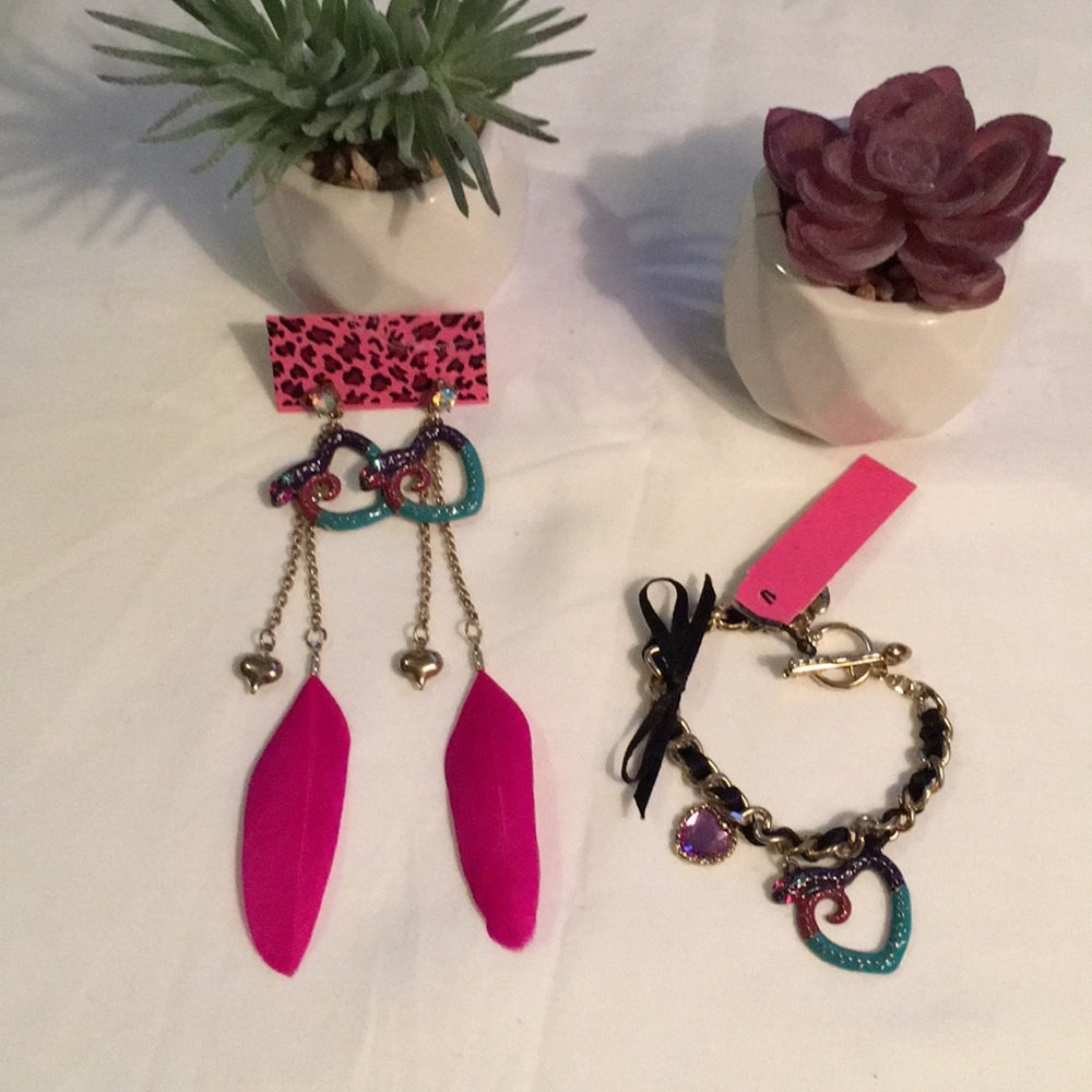 Cute Earring & Bracelet Set.